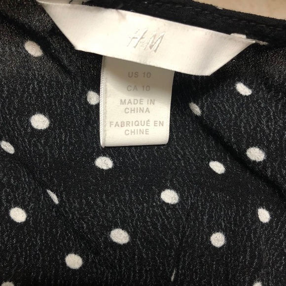 Sophisticated Polka Dot Blouse 🖤🤍 - Picture 3 of 3